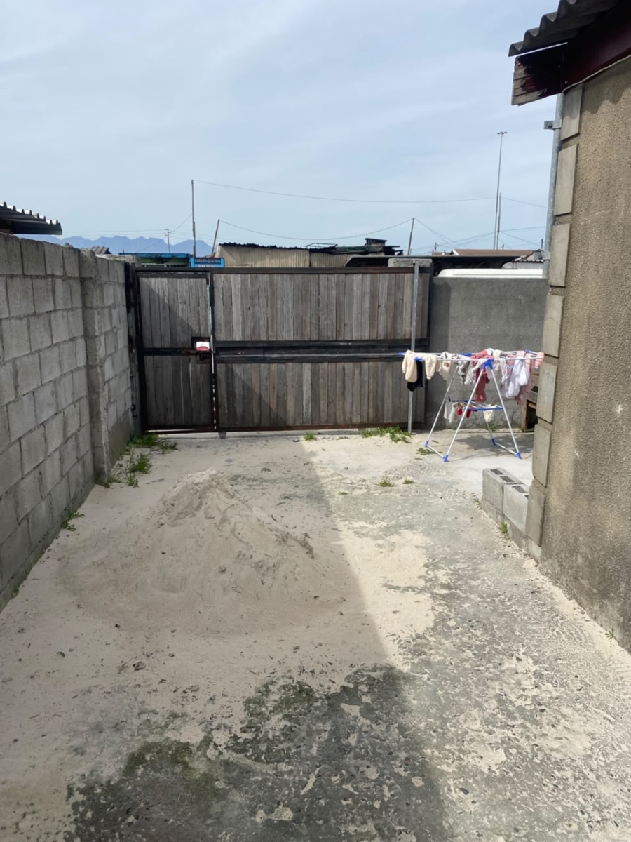 4 Bedroom Property for Sale in Umrhabulo Triangle Western Cape